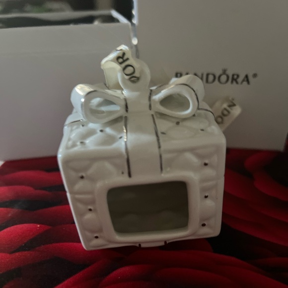 BNIB✨Limited Edition!!! 2016 Pandora Christmas Porcelain Ornament - Picture 14 of 16